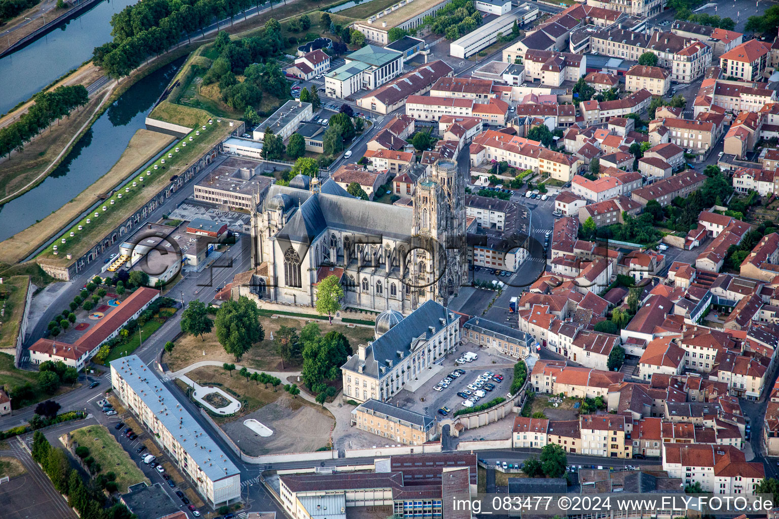 Kirchengebäude der Kathedrale Saint Etienne in Toul in Grand Est im Bundesland Meurthe-et-Moselle, Frankreich