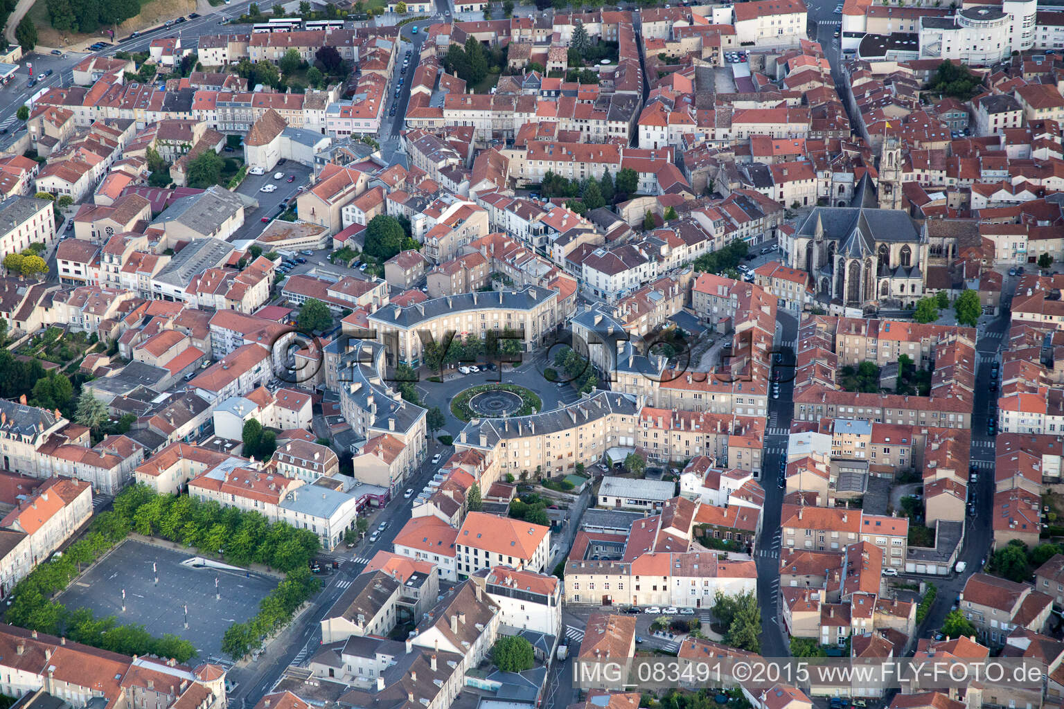 Toul im Bundesland Meurthe-et-Moselle, Frankreich aus der Drohnenperspektive