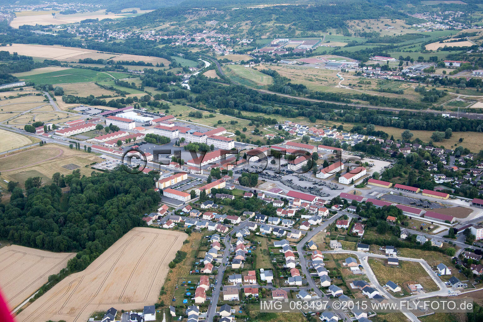Luftbild von Gebäudekomplex der französischen Militär- Kaserne des 516th Eisenbahn Regiments in Ecrouves in Grand Est in Toul im Bundesland Meurthe-et-Moselle, Frankreich