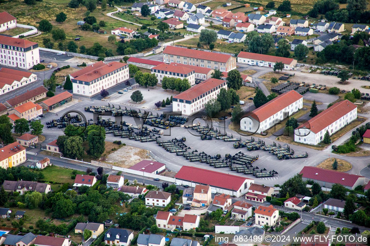 Gebäudekomplex der französischen Militär- Kaserne des 516th Eisenbahn Regiments in Ecrouves in Grand Est in Écrouves im Bundesland Meurthe-et-Moselle, Frankreich