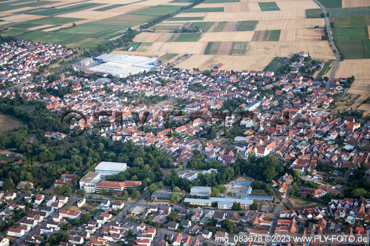 Luftaufnahme von Bellheim im Bundesland Rheinland-Pfalz, Deutschland