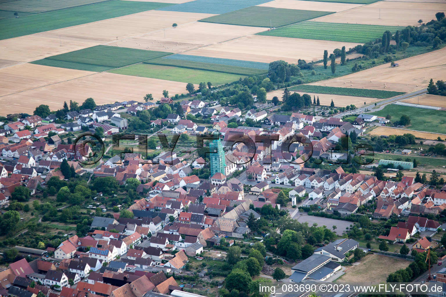 Luftbild von Ottersheim, katholische Kirche eingerüstet von Leidner GmbH Gerüstbau, Landau in Ottersheim bei Landau im Bundesland Rheinland-Pfalz, Deutschland