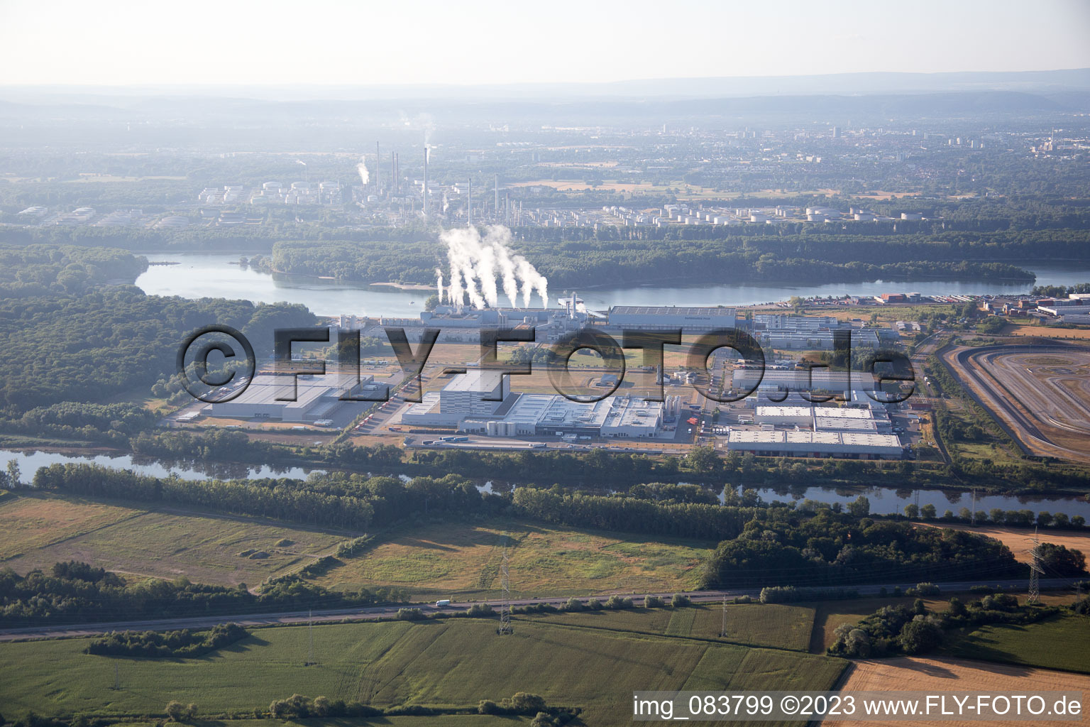 Luftbild von Wörth am Rhein, Industriegebiet Oberwald im Bundesland Rheinland-Pfalz, Deutschland