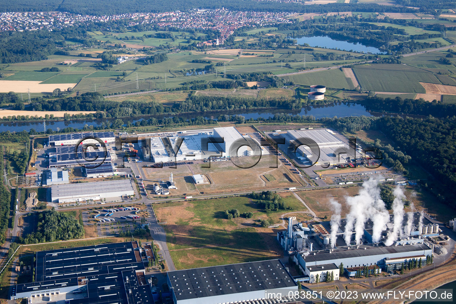 Luftbild von Wörth am Rhein, Industriegebiet Oberwald im Ortsteil Maximiliansau im Bundesland Rheinland-Pfalz, Deutschland
