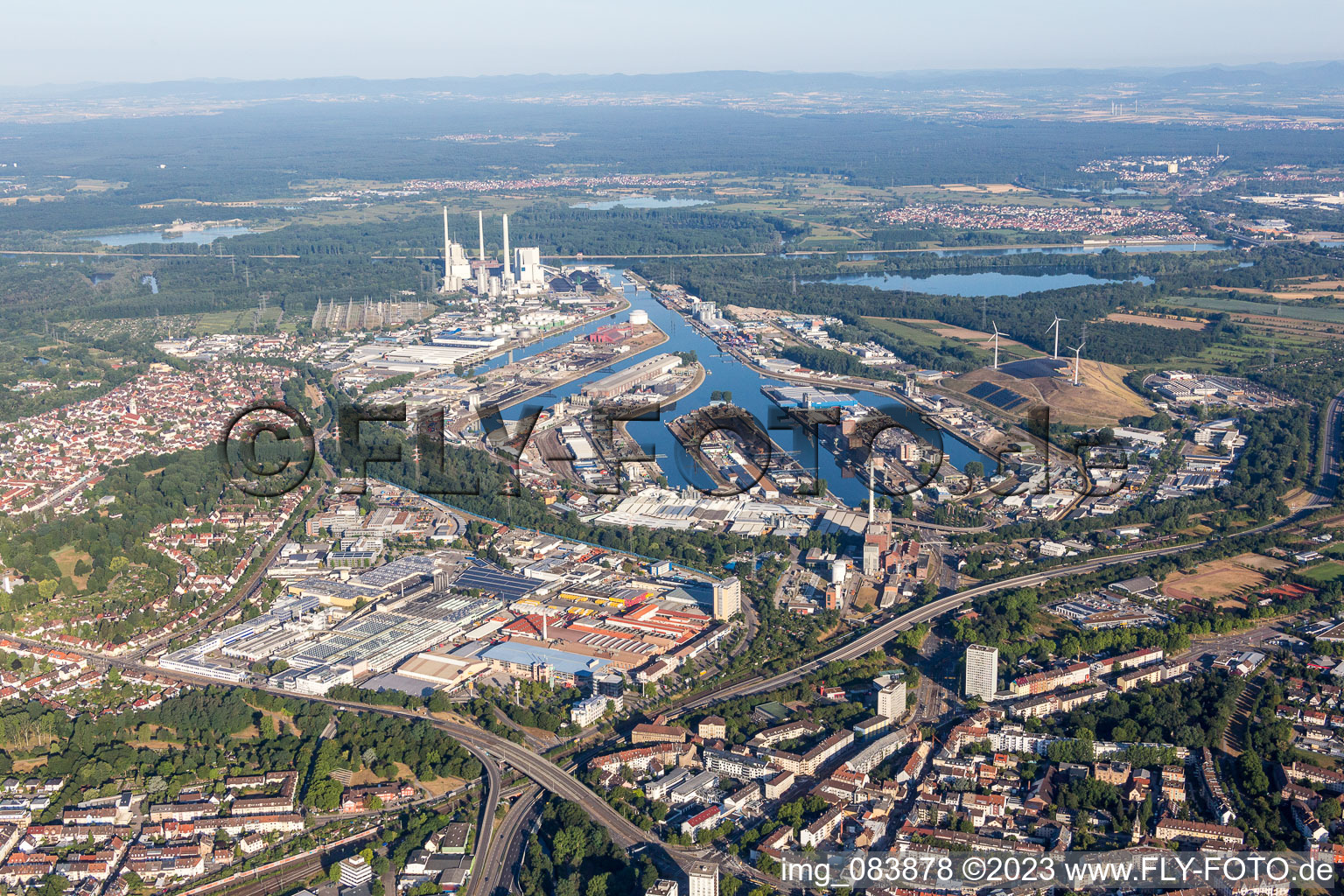 KA Rheinhafen in Karlsruhe im Bundesland Baden-Württemberg, Deutschland aus der Luft betrachtet