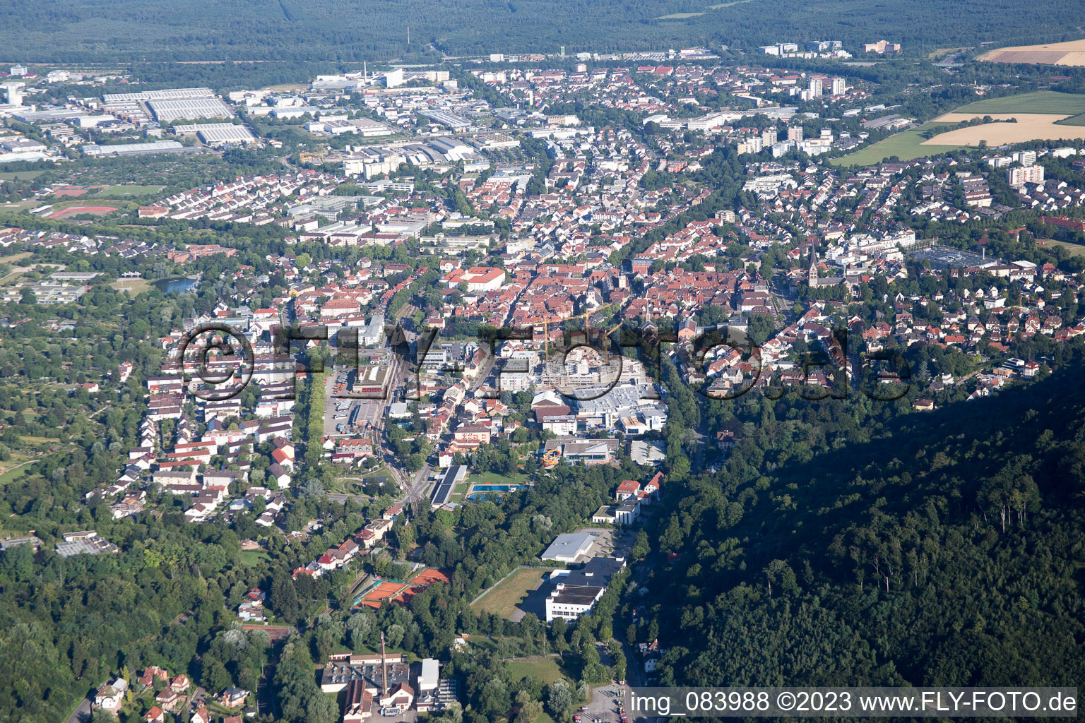 Ettlingen vom Albtal aus im Bundesland Baden-Württemberg, Deutschland