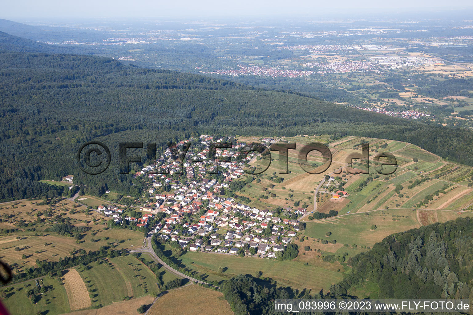 Luftaufnahme von Ortsteil Schluttenbach in Ettlingen im Bundesland Baden-Württemberg, Deutschland