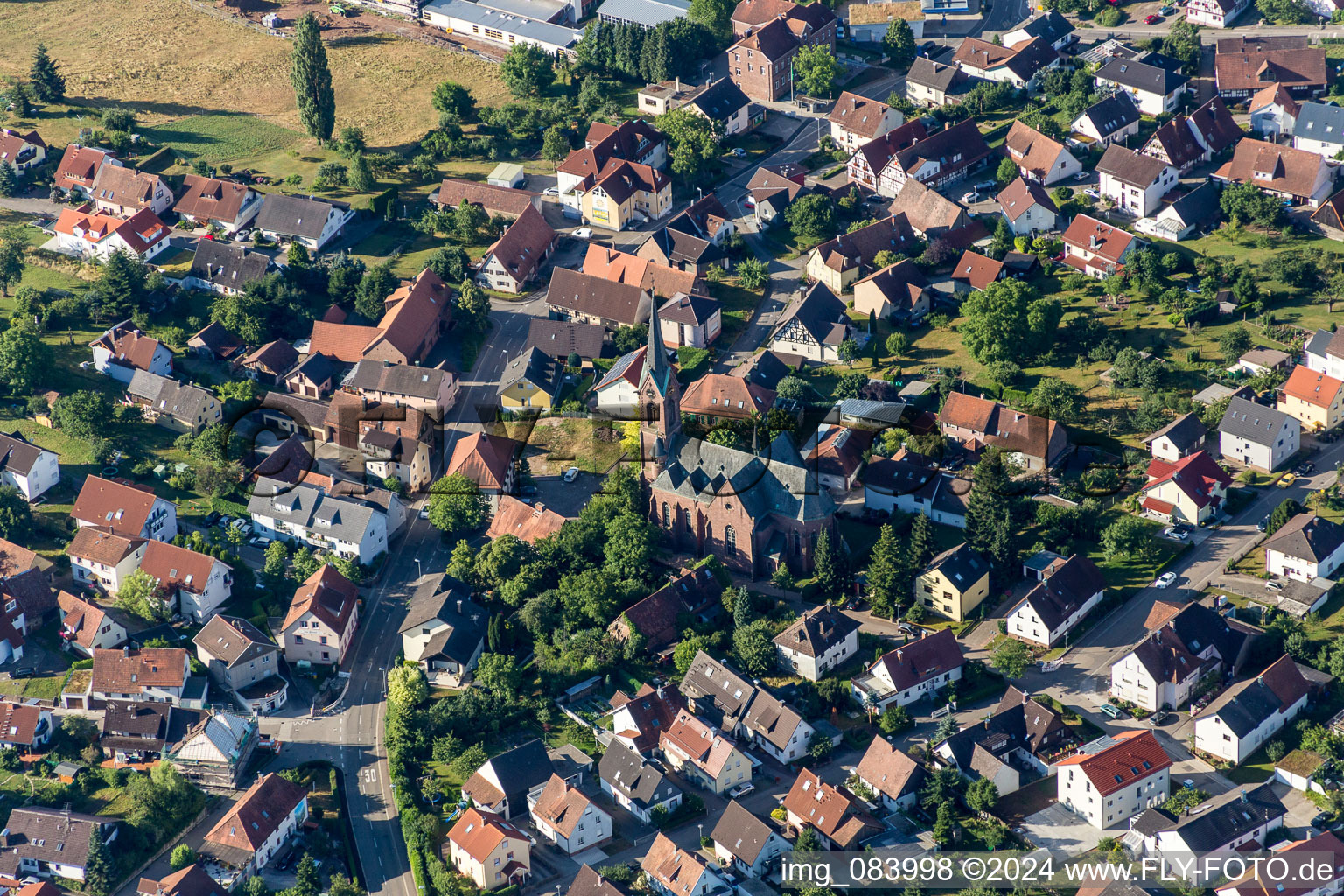 Kirchengebäude von Bonifatius in Schöllbronn in Ettlingen im Bundesland Baden-Württemberg, Deutschland