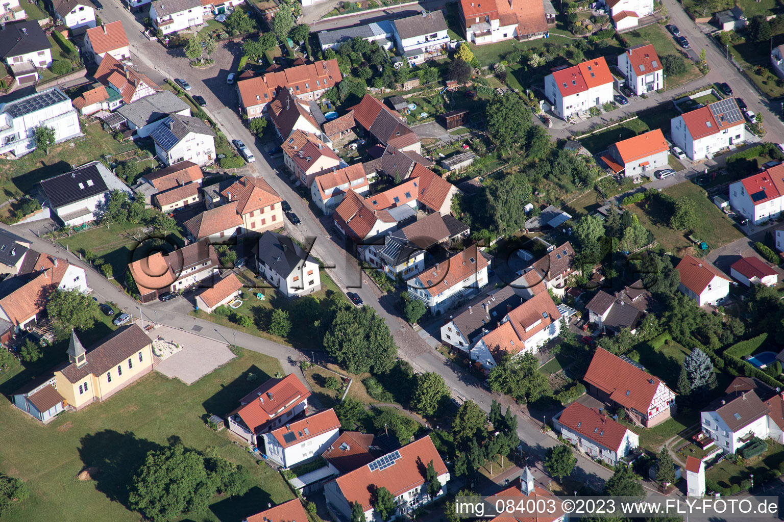 Luftaufnahme von Maria Königin im Ortsteil Schluttenbach in Ettlingen im Bundesland Baden-Württemberg, Deutschland