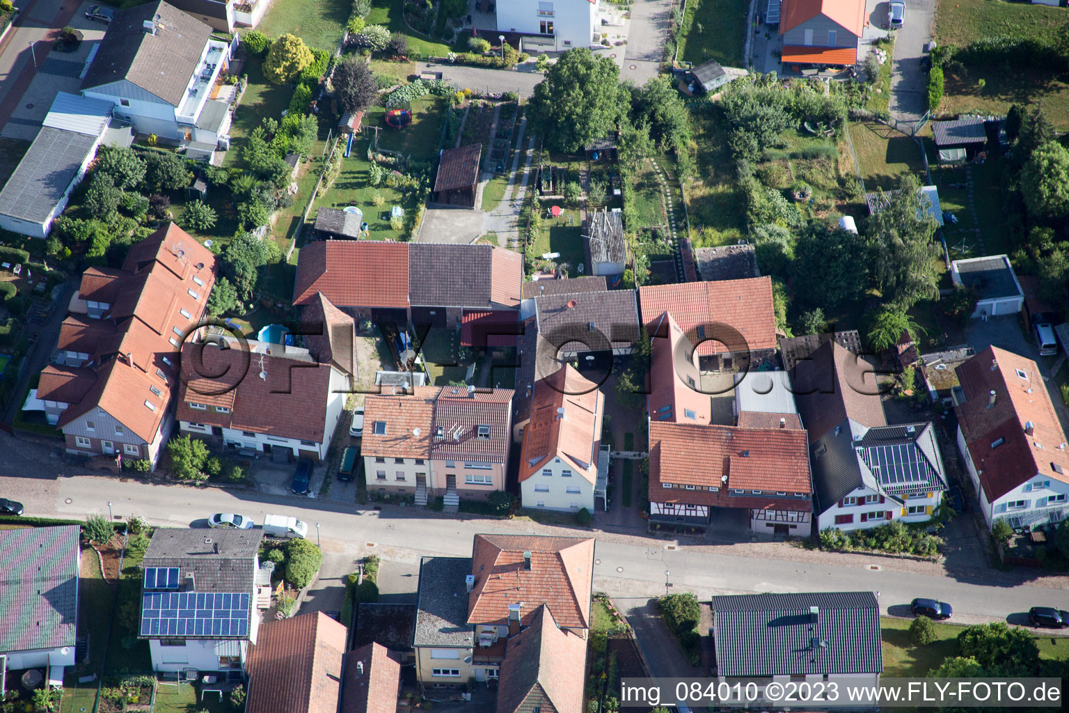 Ortsteil Schluttenbach in Ettlingen im Bundesland Baden-Württemberg, Deutschland aus der Luft