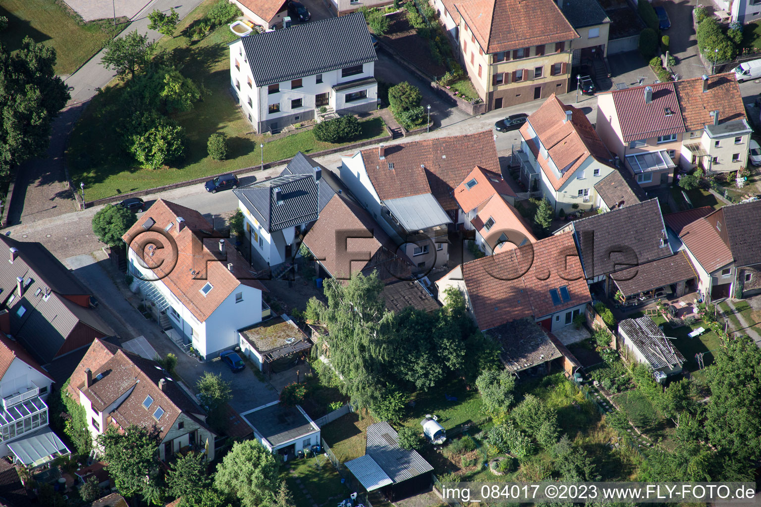 Ortsteil Schluttenbach in Ettlingen im Bundesland Baden-Württemberg, Deutschland aus der Drohnenperspektive