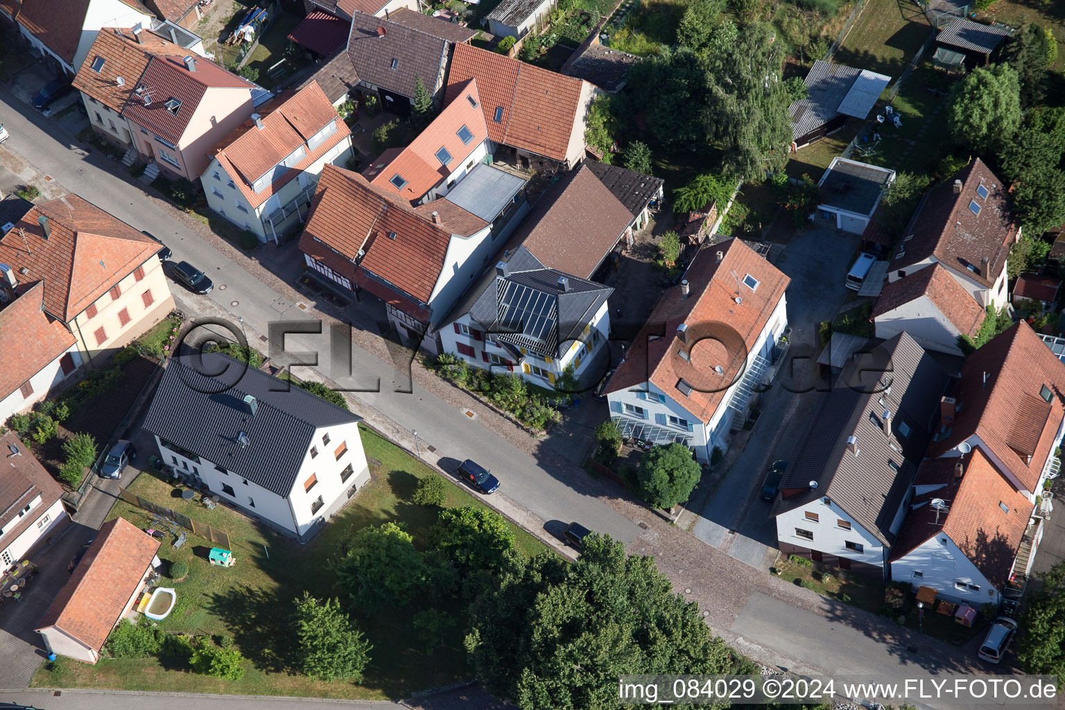 Ortsteil Schluttenbach in Ettlingen im Bundesland Baden-Württemberg, Deutschland aus der Luft betrachtet