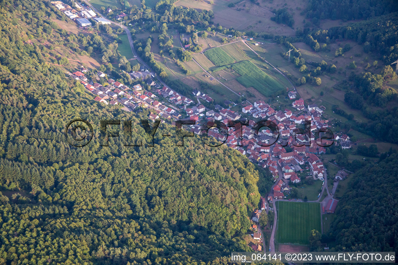 Luftbild von Ortsteil Gräfenhausen in Annweiler am Trifels im Bundesland Rheinland-Pfalz, Deutschland