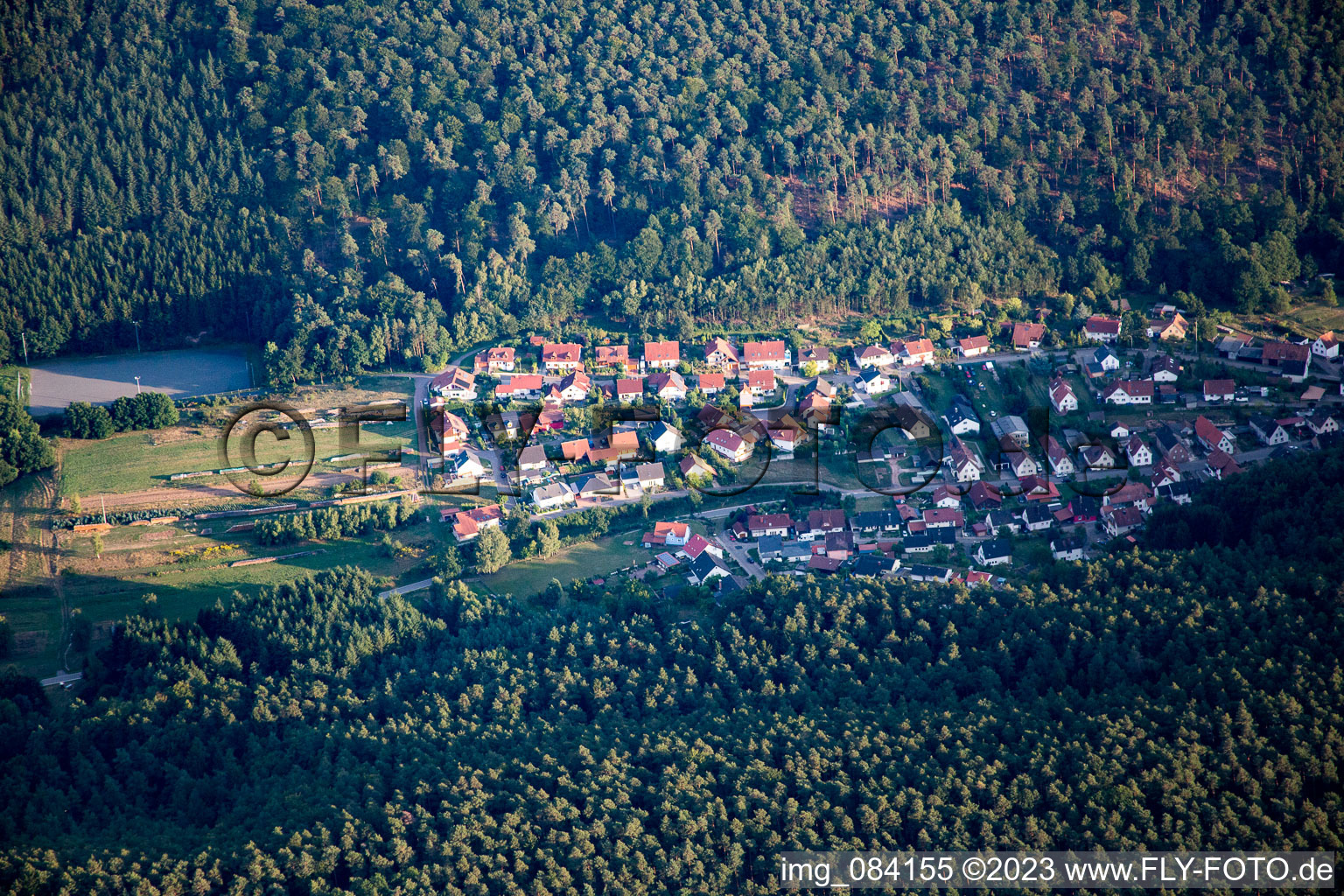 Luftaufnahme von Wilgartswiesen im Bundesland Rheinland-Pfalz, Deutschland