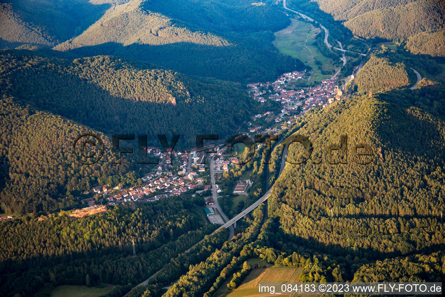 Wilgartswiesen im Bundesland Rheinland-Pfalz, Deutschland aus der Luft betrachtet