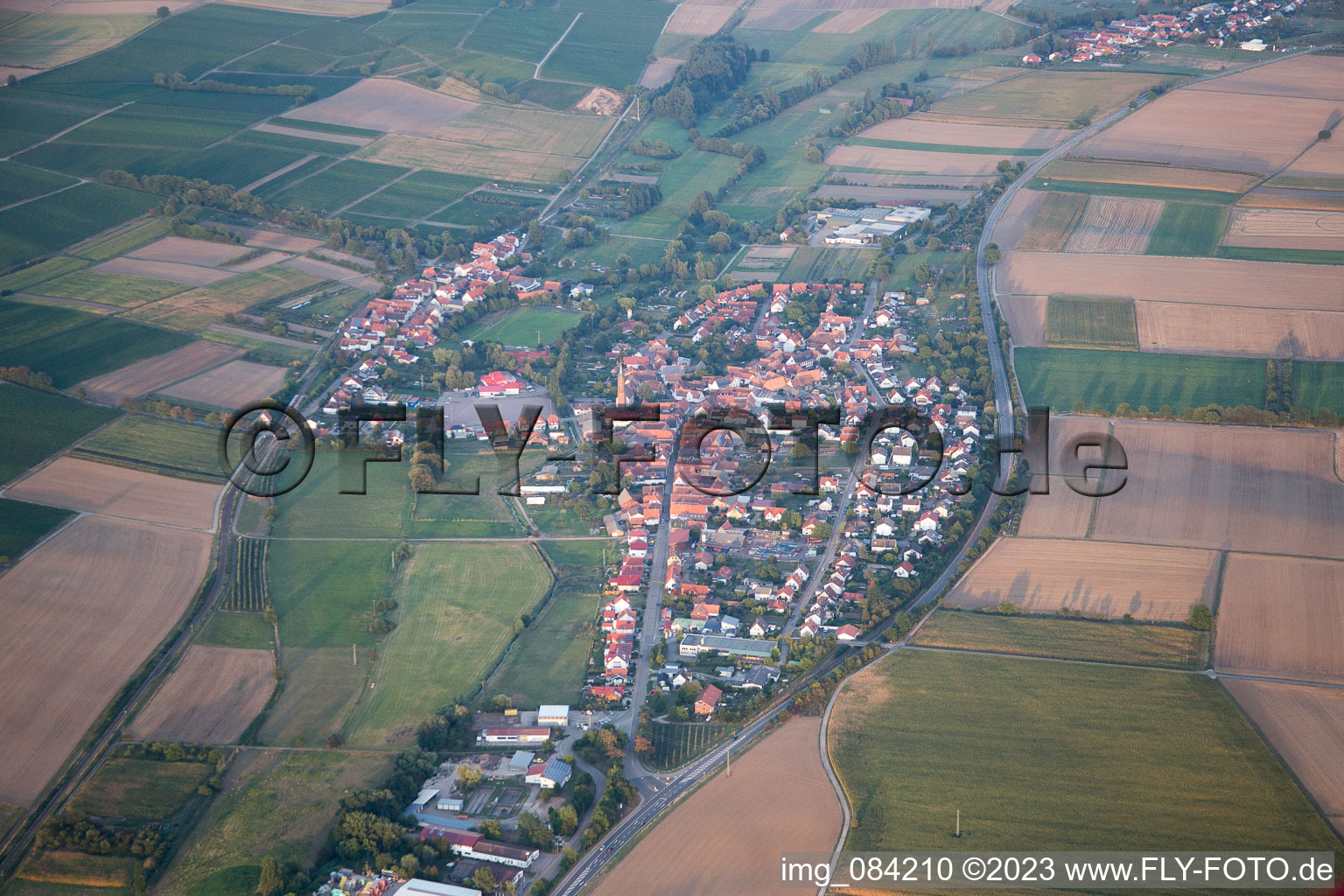 Drohnenbild von Ortsteil Kapellen in Kapellen-Drusweiler im Bundesland Rheinland-Pfalz, Deutschland