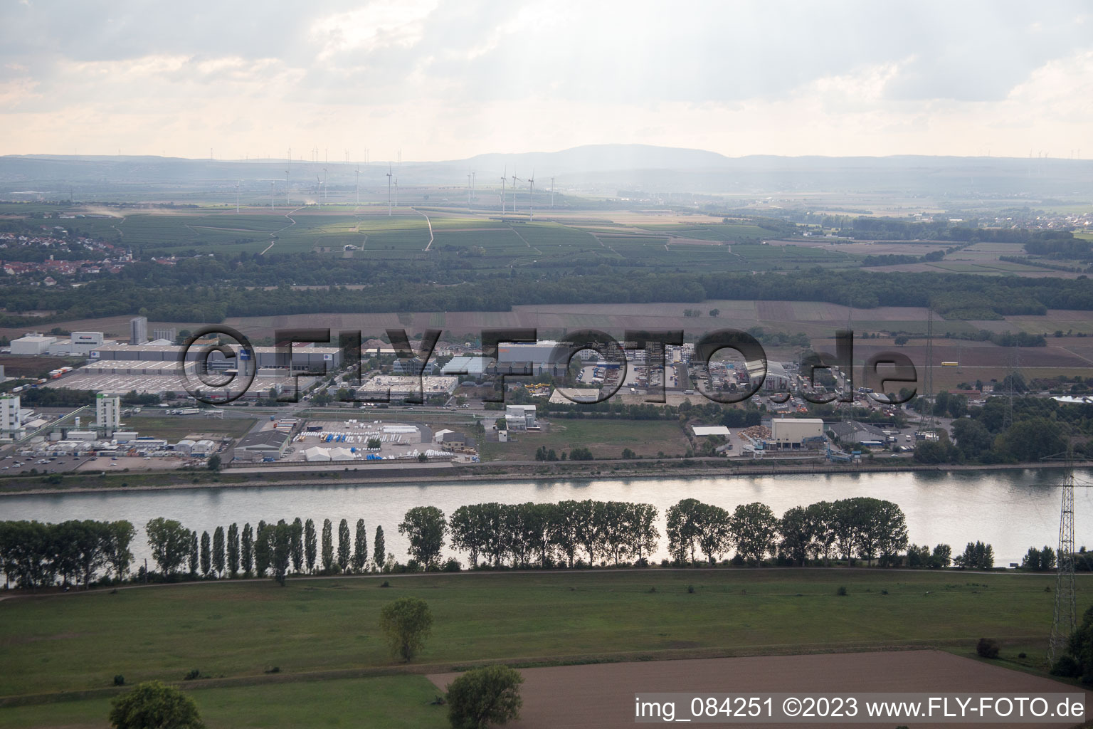 Luftbild von Worms Industriegebiet N von Osten im Bundesland Rheinland-Pfalz, Deutschland