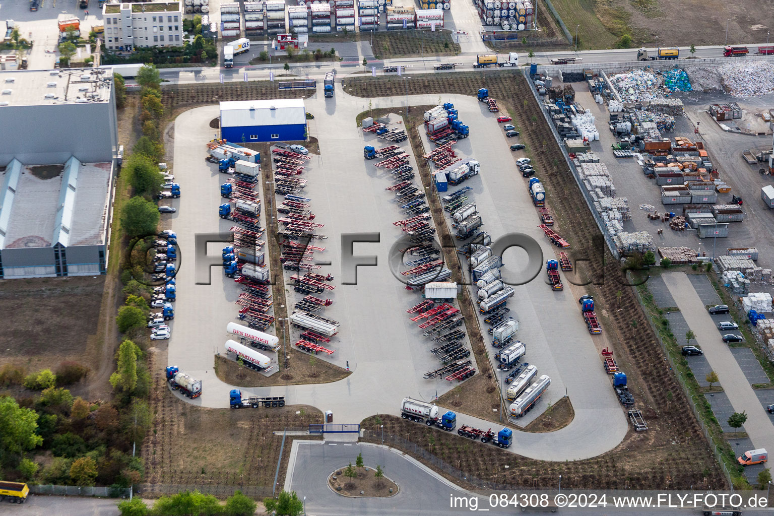 Logistikzentrum auf dem Gelände der Spedition Kube & Kubenz im Industriegebiet Im Langgewann in Worms im Bundesland Rheinland-Pfalz, Deutschland