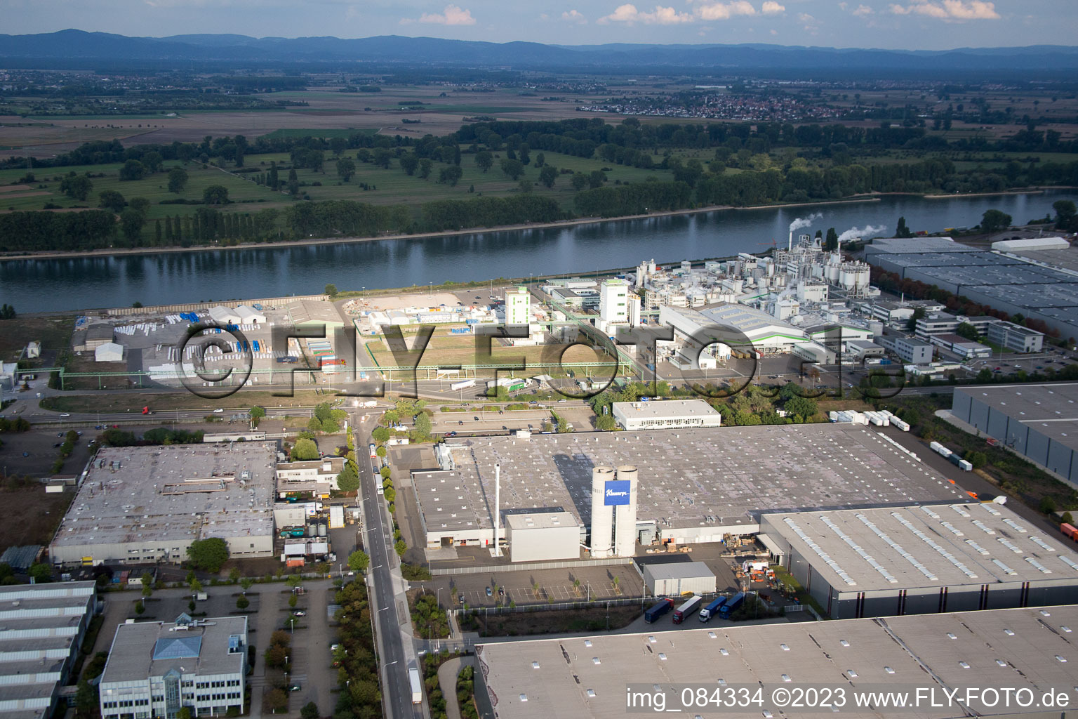 Drohnenbild von Worms, Industriegebiet Nord am Rhein im Bundesland Rheinland-Pfalz, Deutschland