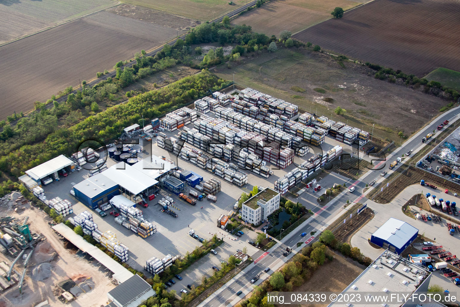 Lagerhallen und Speditionsgebäude Kube & Kubenz in Worms im Bundesland Rheinland-Pfalz, Deutschland von oben gesehen