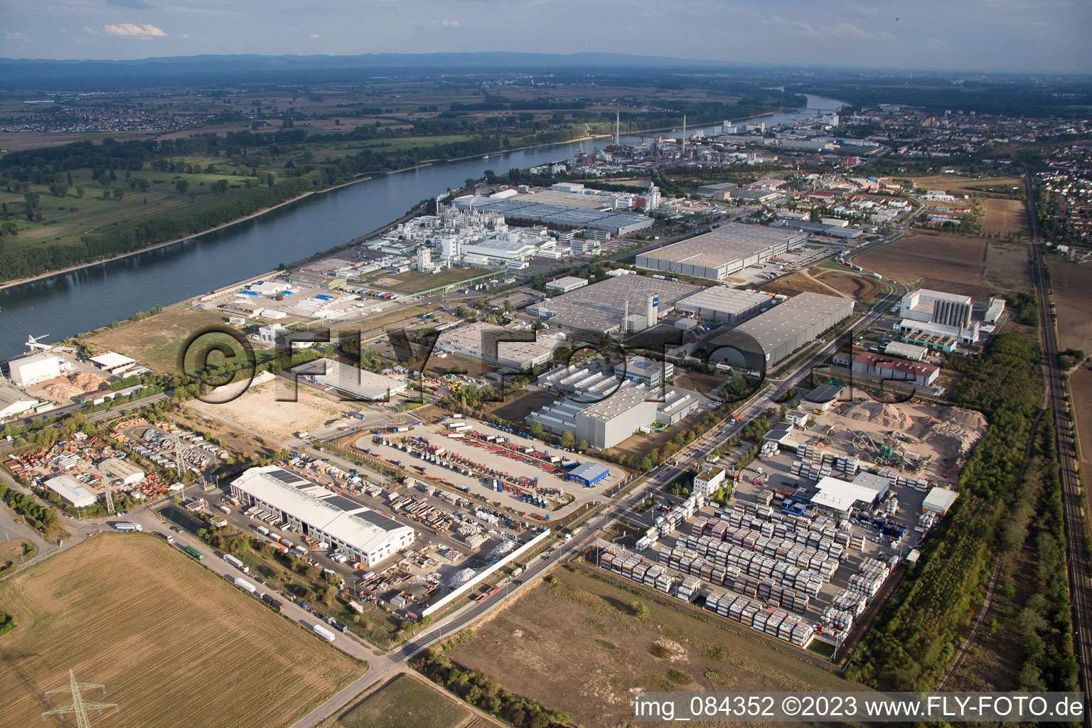 Luftbild von Worms, Industriegebiet Im Langgewan, Spedition Kube & Kubenz im Bundesland Rheinland-Pfalz, Deutschland