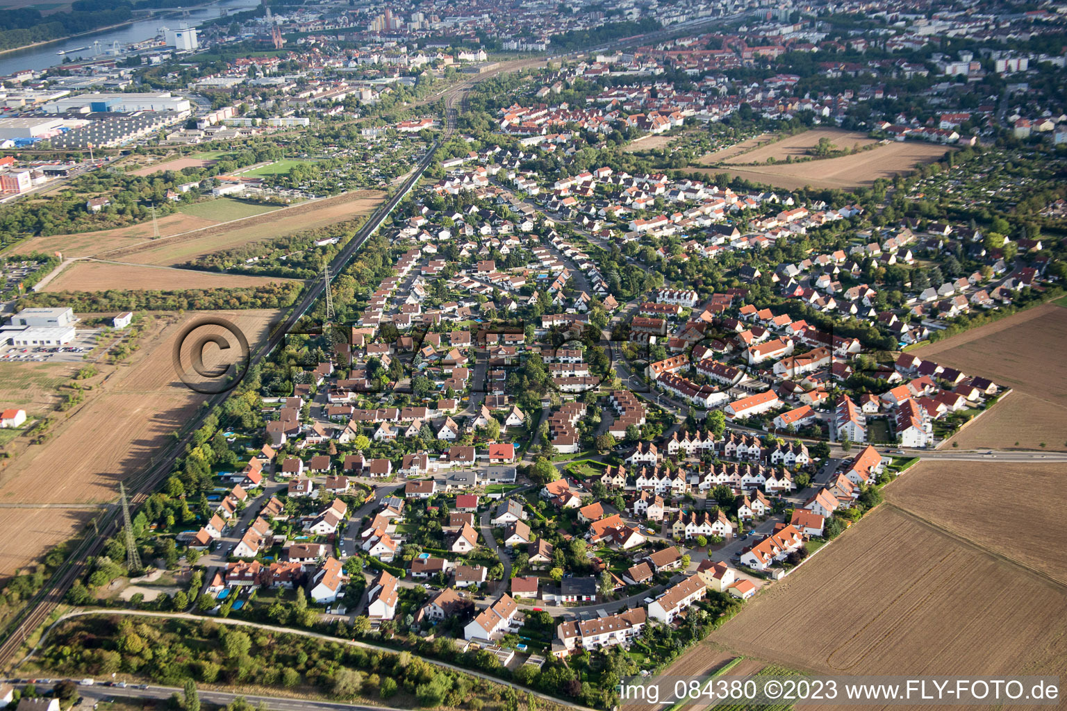 Luftbild von Ortsteil Neuhausen in Worms im Bundesland Rheinland-Pfalz, Deutschland