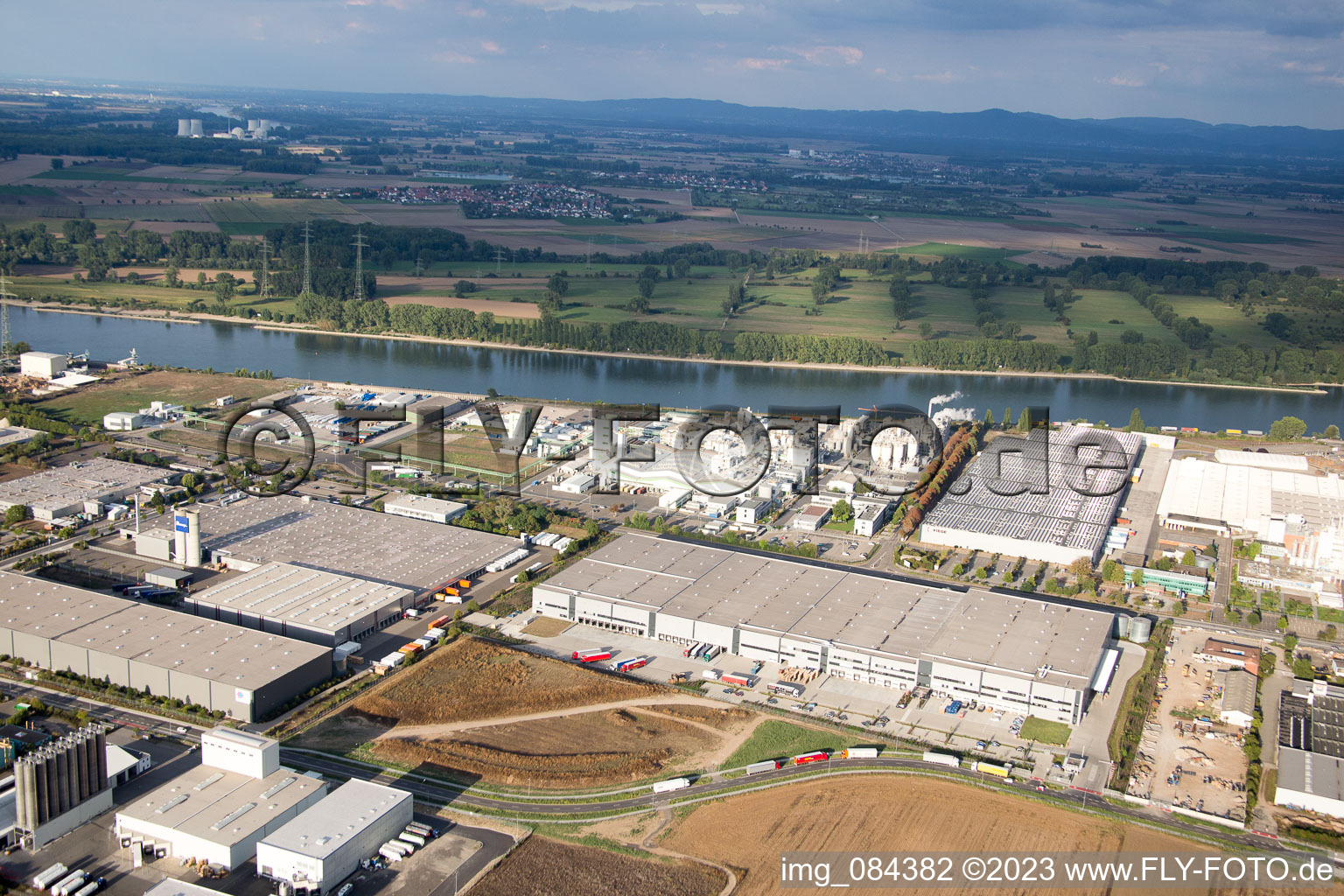 Luftbild von Worms, Industriegebiet Nord am Rhein im Bundesland Rheinland-Pfalz, Deutschland