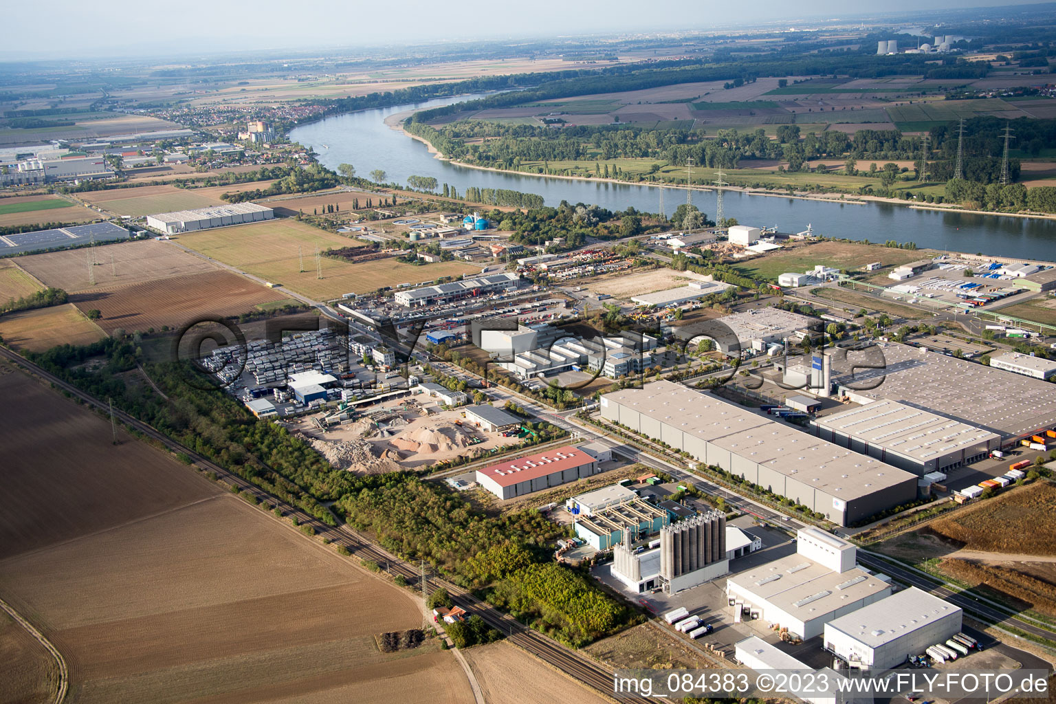 Luftaufnahme von Worms, Industriegebiet Nord am Rhein im Bundesland Rheinland-Pfalz, Deutschland