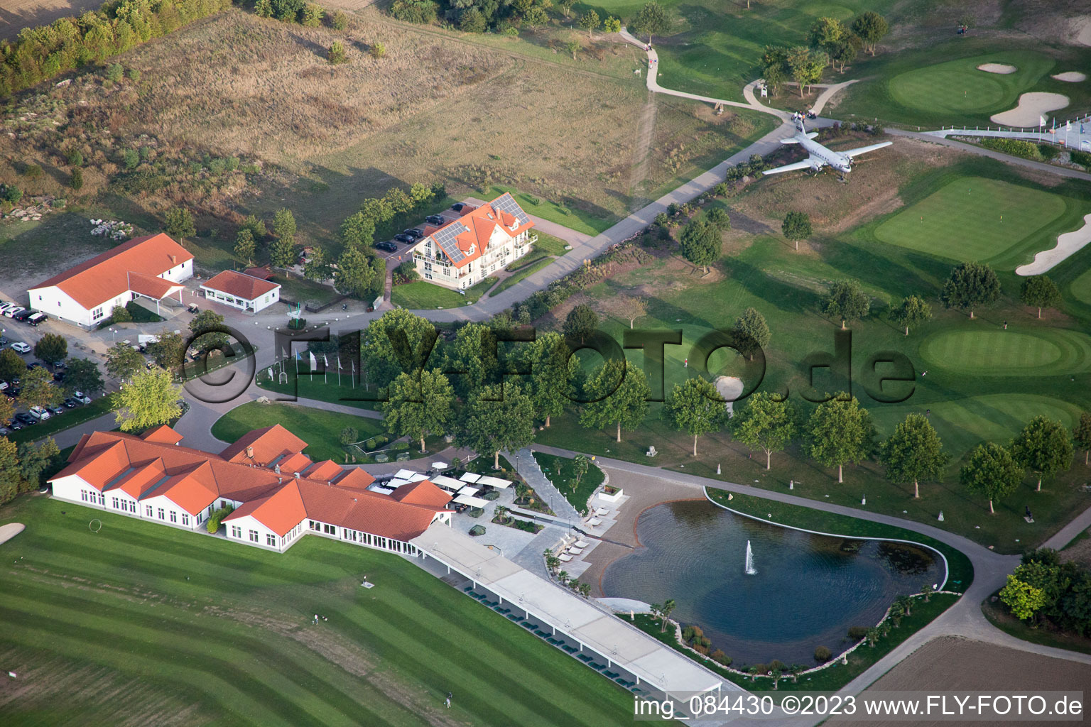 Gelände des Golfplatz Golfpark Biblis-Wattenheim *****GOLF absolute in Wattenheim im Bundesland Hessen, Deutschland aus der Drohnenperspektive