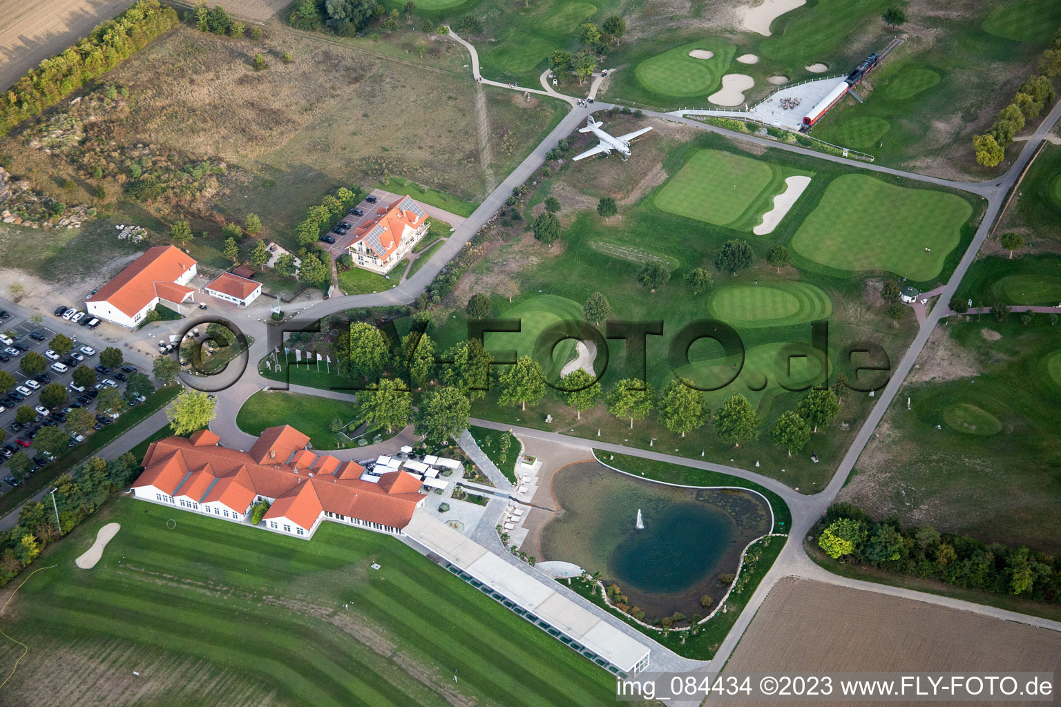 Gelände des Golfplatz Golfpark Biblis-Wattenheim *****GOLF absolute in Wattenheim im Bundesland Hessen, Deutschland von einer Drohne aus