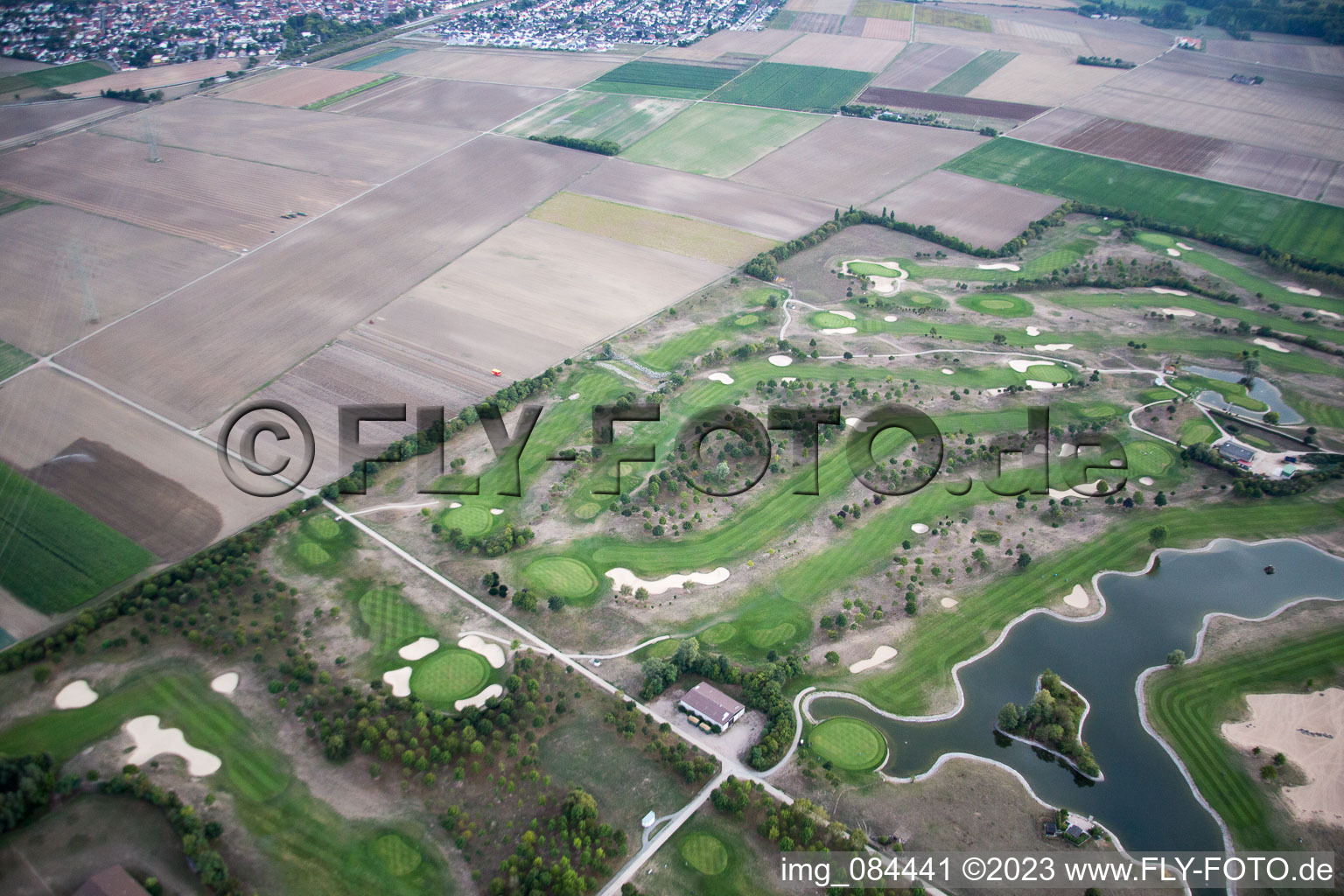 Schrägluftbild von Gelände des Golfplatz Golfpark Biblis-Wattenheim *****GOLF absolute in Wattenheim im Bundesland Hessen, Deutschland