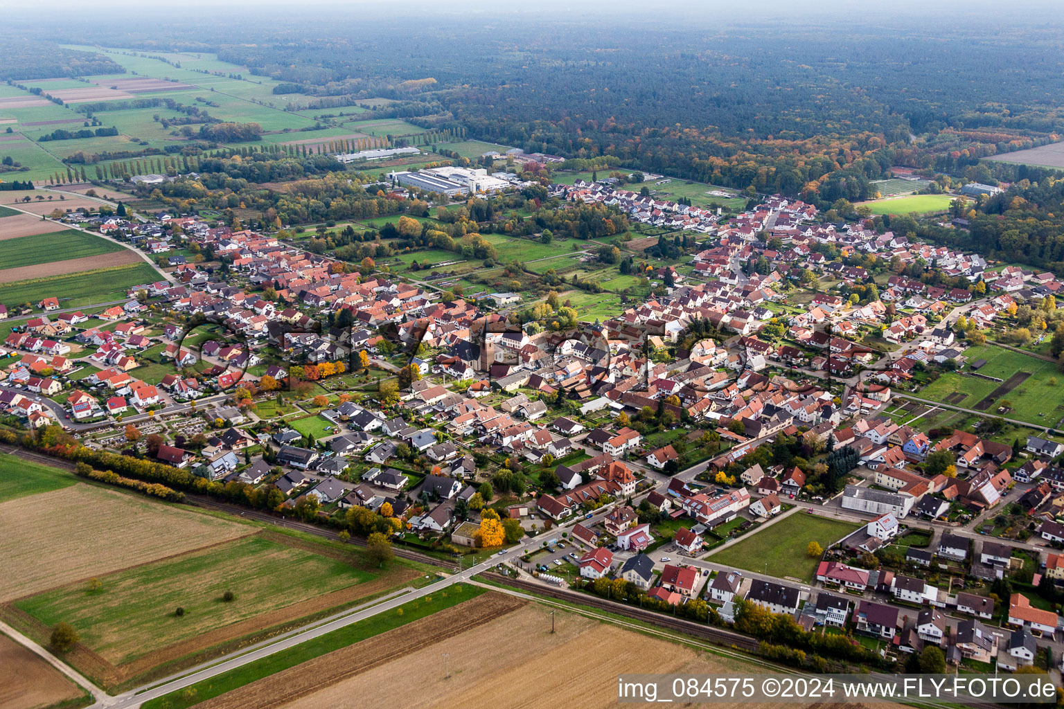 Ortsansicht der Straßen und Häuser der Wohngebiete im Ortsteil Schaidt in Wörth am Rhein im Bundesland Rheinland-Pfalz, Deutschland
