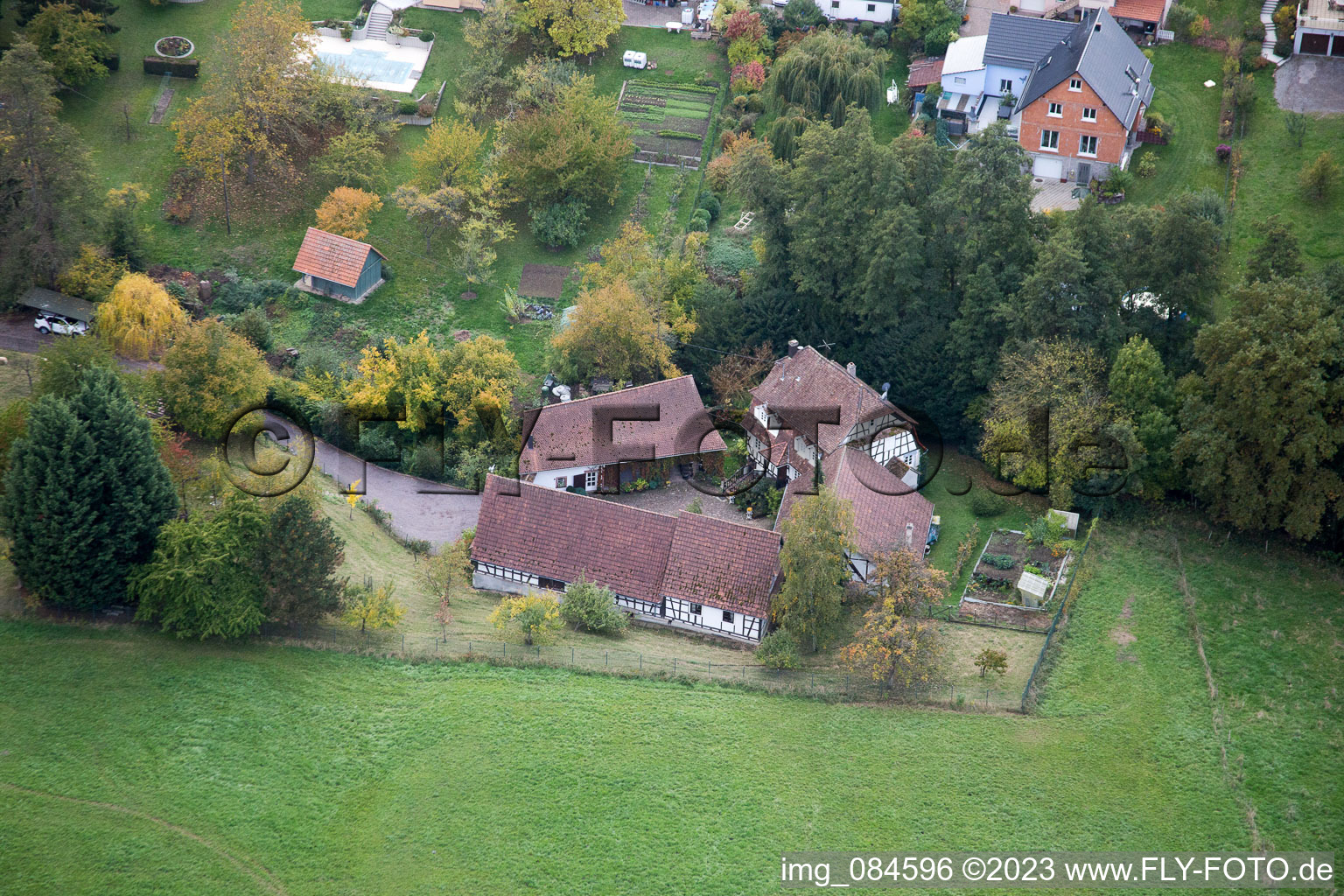 Luftaufnahme von Oberhoffen-lès-Wissembourg im Bundesland Bas-Rhin, Frankreich