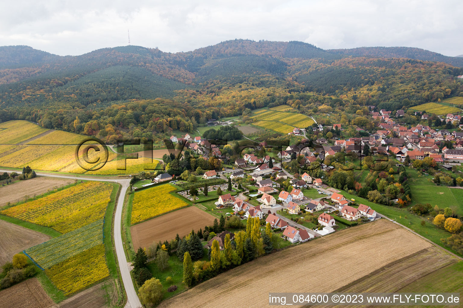 Rott im Bundesland Bas-Rhin, Frankreich von oben gesehen