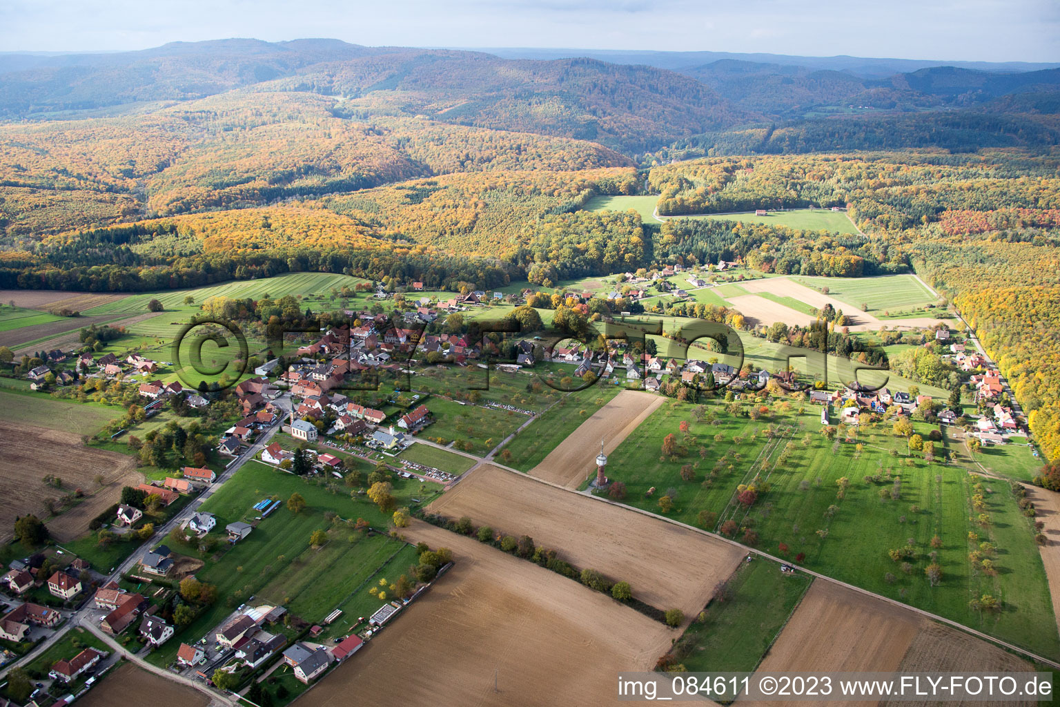 Luftaufnahme von Frœschwiller im Bundesland Bas-Rhin, Frankreich