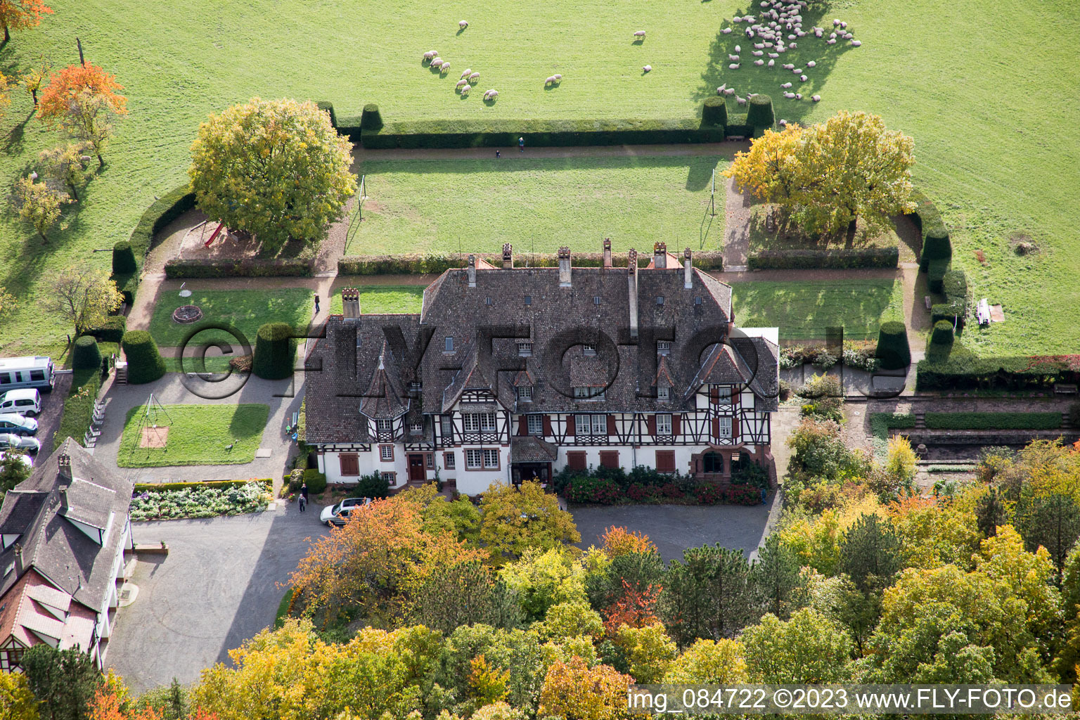 Niederbronn-les-Bains, Villa le Riessack im Bundesland Bas-Rhin, Frankreich aus der Luft