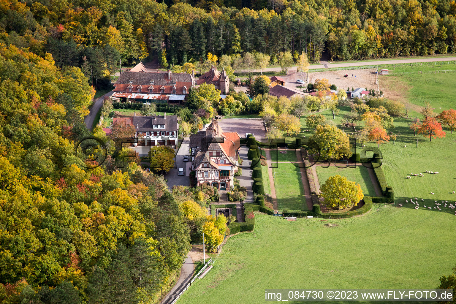Luftbild von Niederbronn-les-Bains, Centre rencontre Albert Schweitzer im Bundesland Bas-Rhin, Frankreich