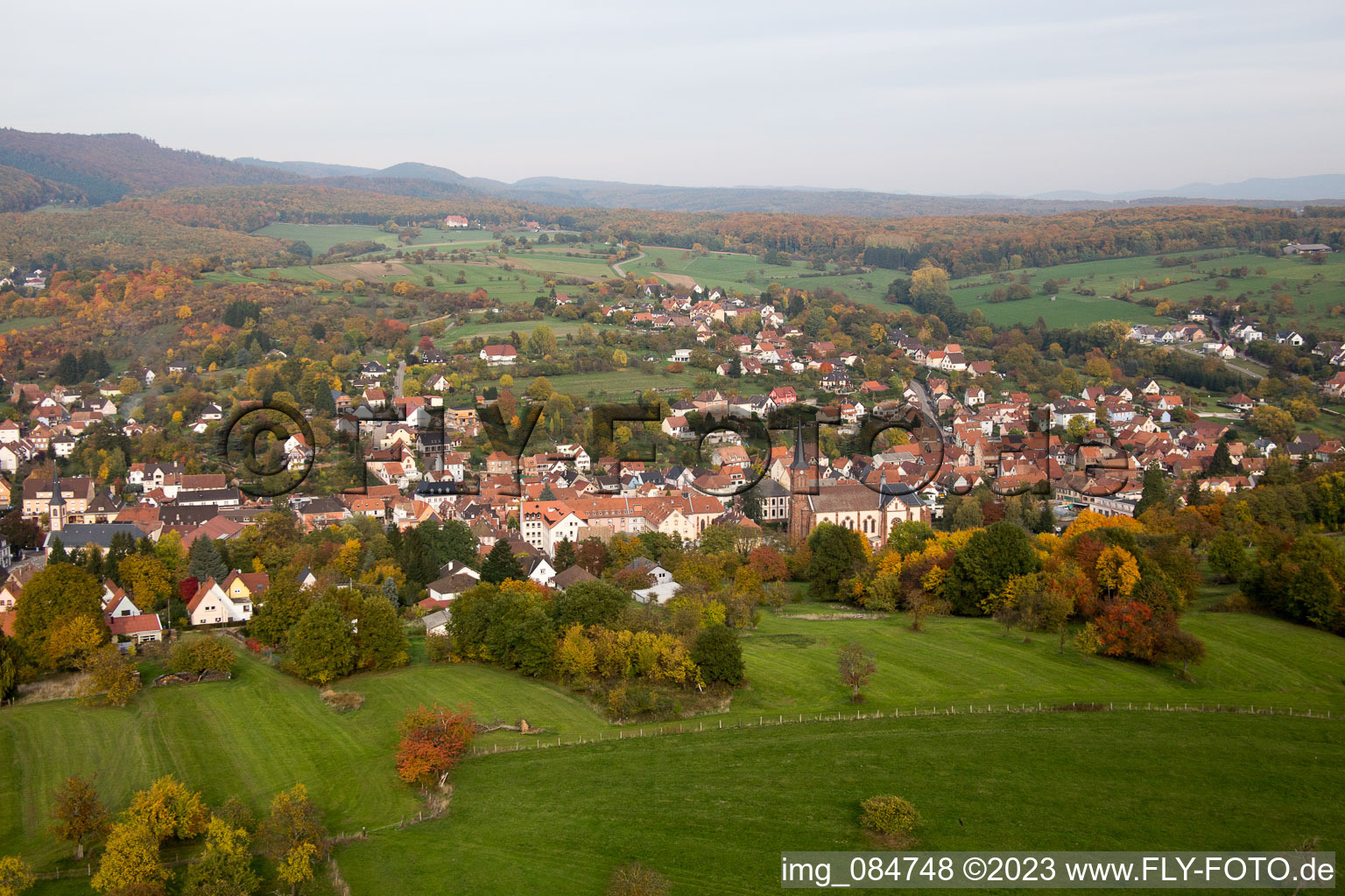 Niederbronn-les-Bains im Bundesland Bas-Rhin, Frankreich vom Flugzeug aus
