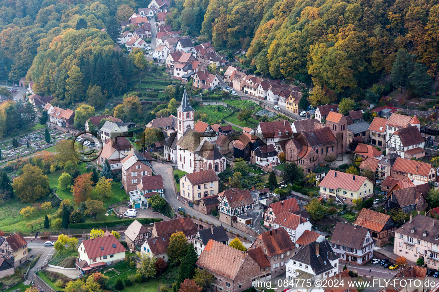 Kirchengebäude im Dorfkern in Oberbronn in Grand Est im Bundesland Bas-Rhin, Frankreich