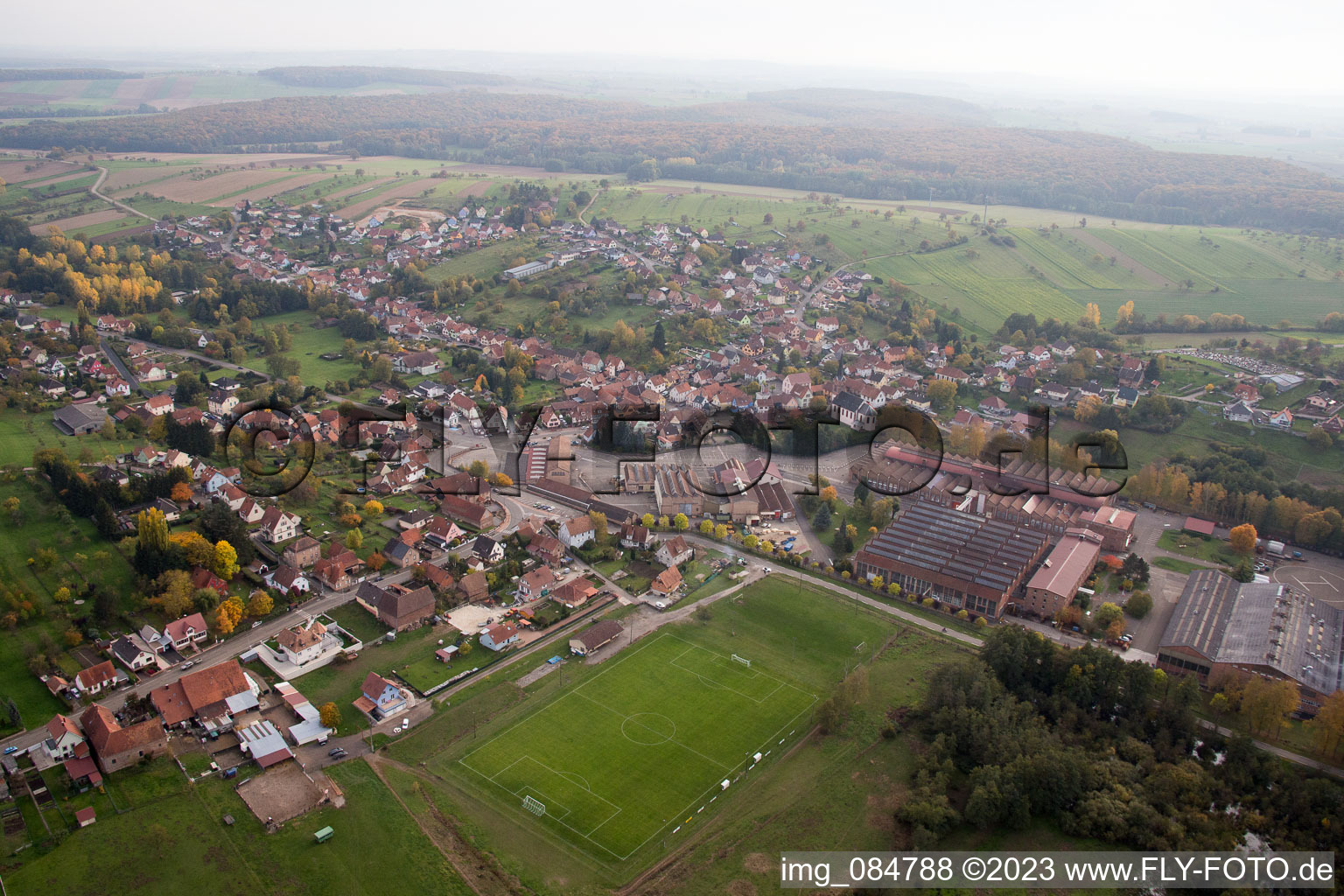 Luftbild von Zinswiller im Bundesland Bas-Rhin, Frankreich