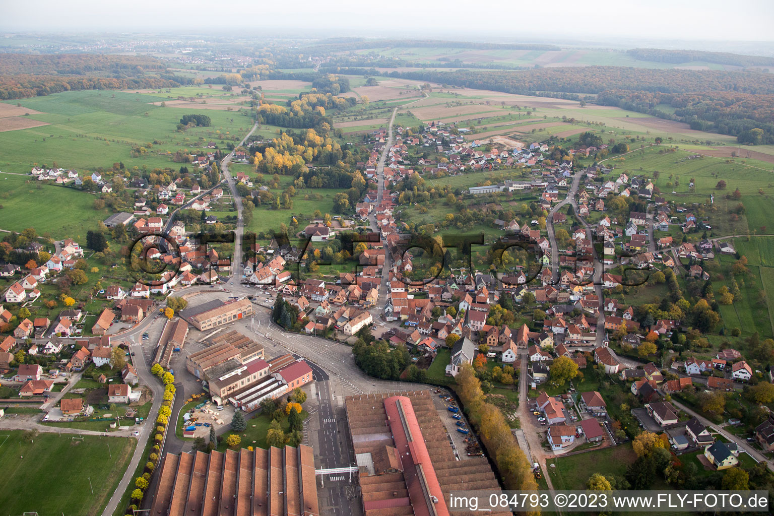 Luftbild von Zinswiller, De Dietrich Process Systems im Bundesland Bas-Rhin, Frankreich