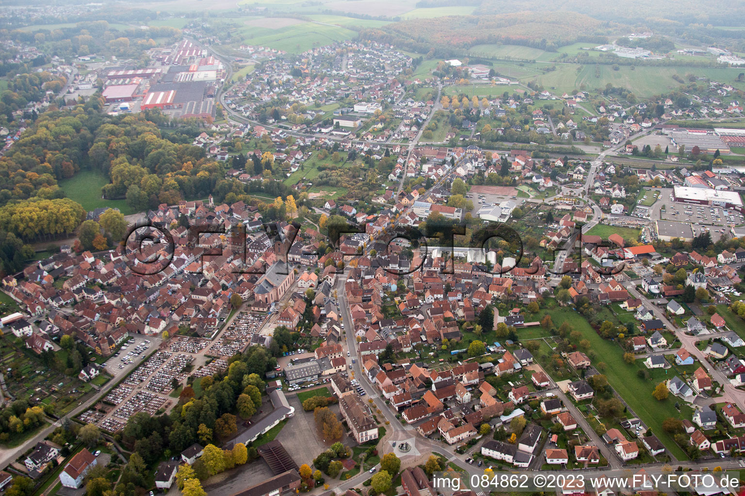 Reichshoffen im Bundesland Bas-Rhin, Frankreich aus der Luft betrachtet