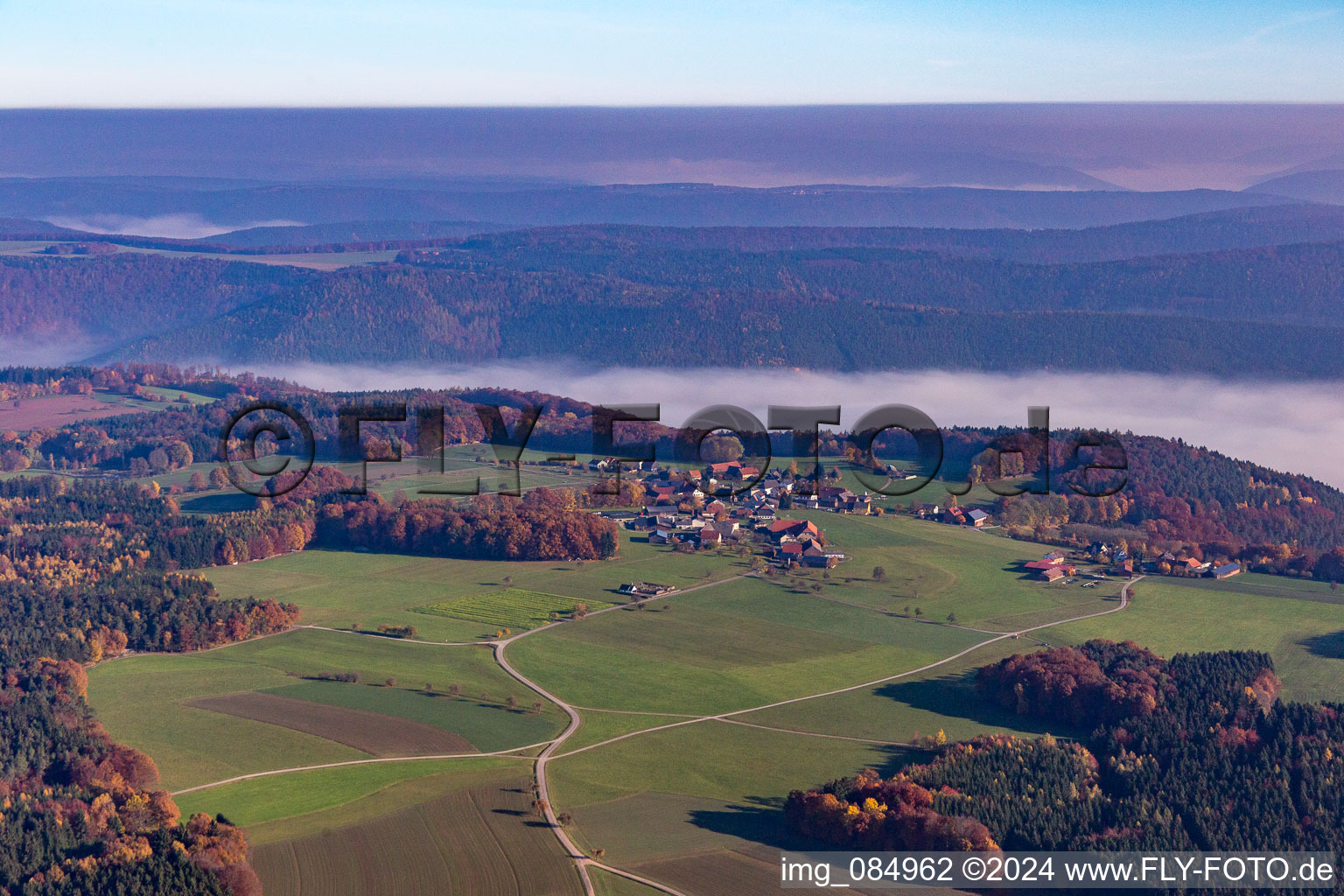 Schrägluftbild von Ortsteil Breitenbuch in Kirchzell im Bundesland Bayern, Deutschland