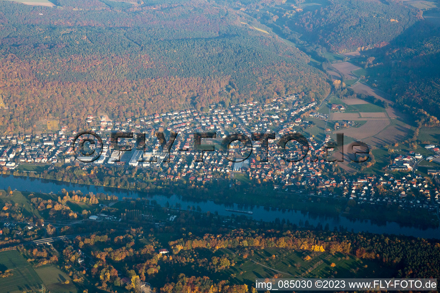 Luftaufnahme von Klingenberg in Klingenberg am Main im Bundesland Bayern, Deutschland