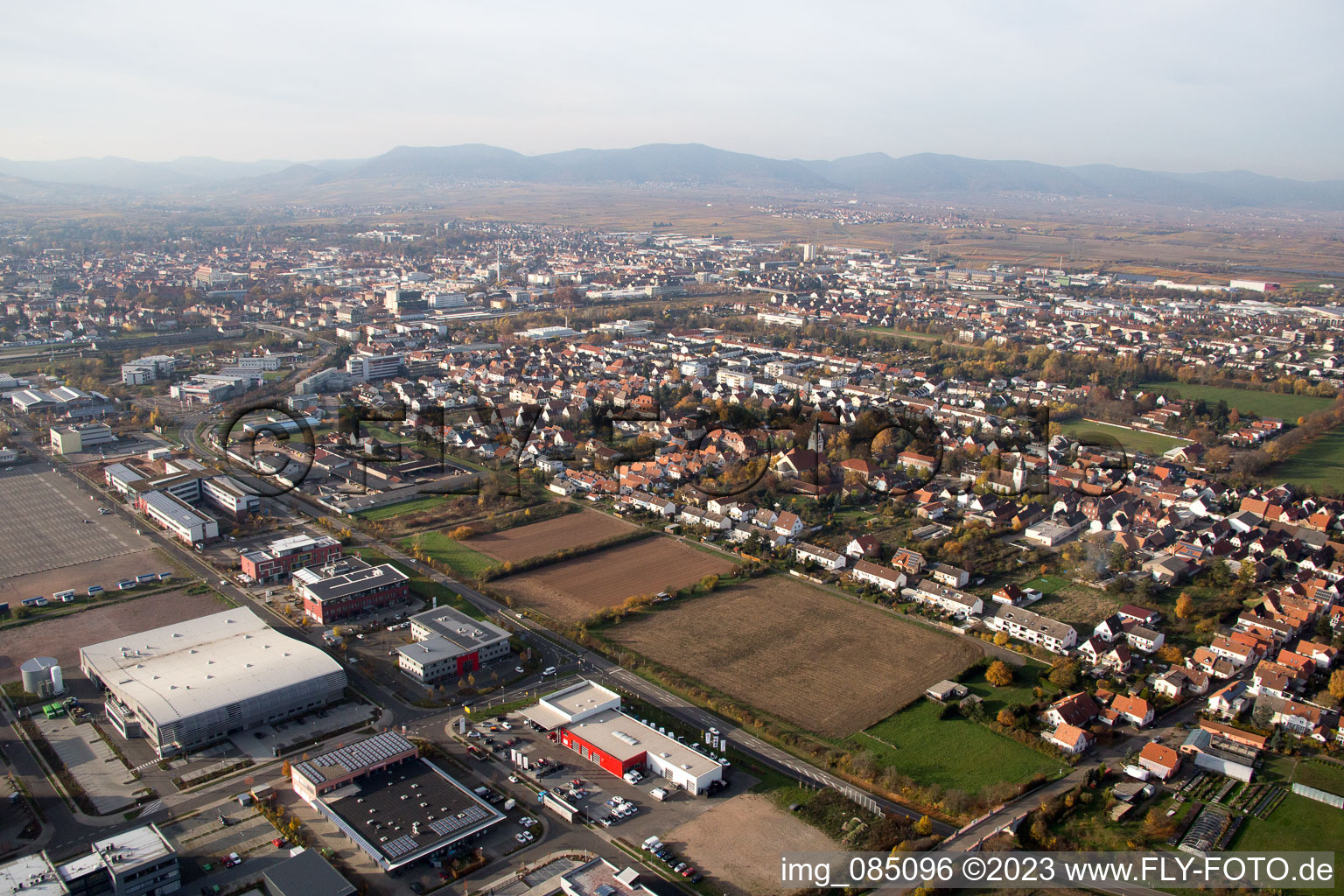 Ortsteil Queichheim in Landau in der Pfalz im Bundesland Rheinland-Pfalz, Deutschland von der Drohne aus gesehen