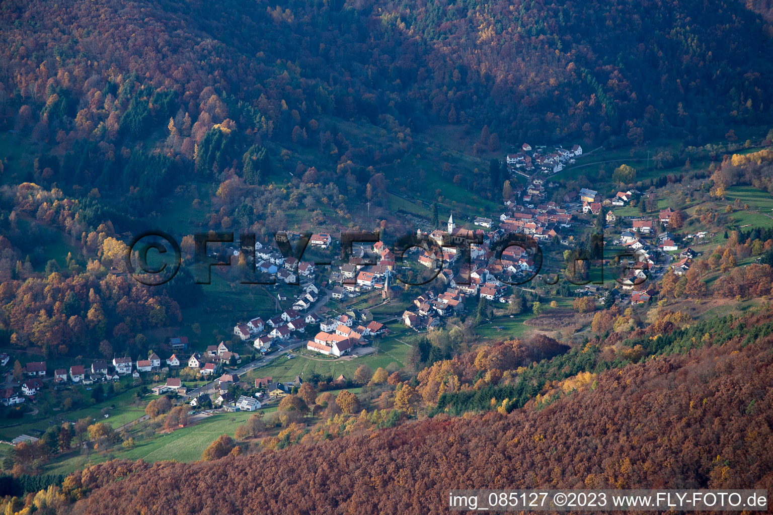 Luftbild von Dernbach von Südosten im Bundesland Rheinland-Pfalz, Deutschland