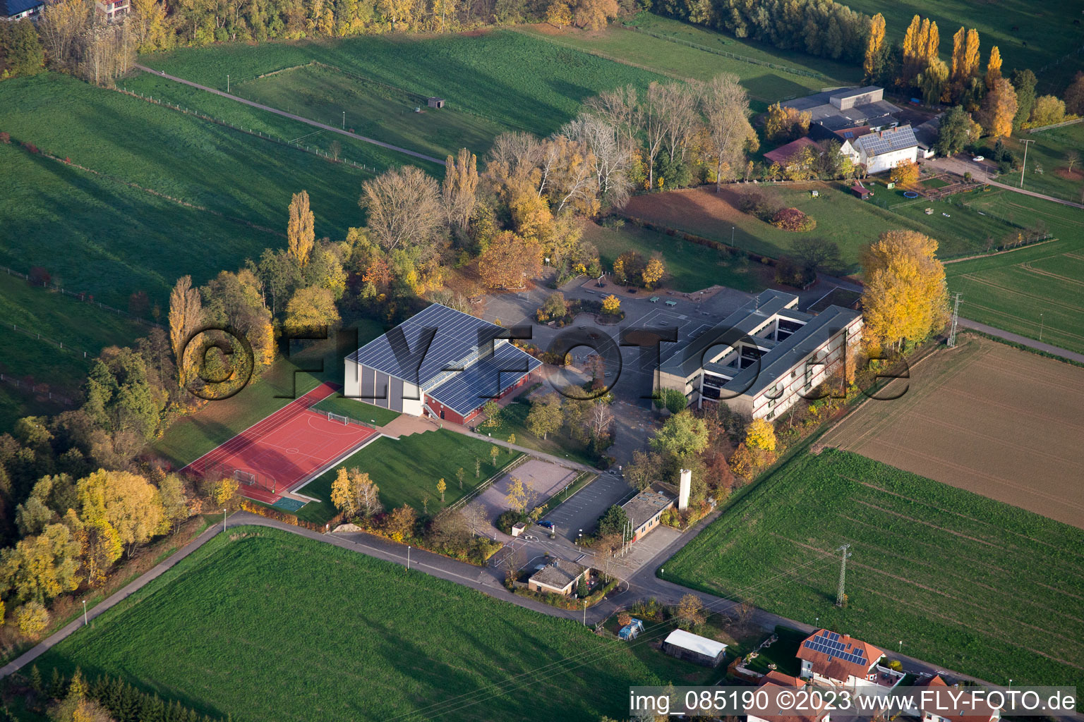 Schrägluftbild von Ortsteil Ingenheim in Billigheim-Ingenheim im Bundesland Rheinland-Pfalz, Deutschland