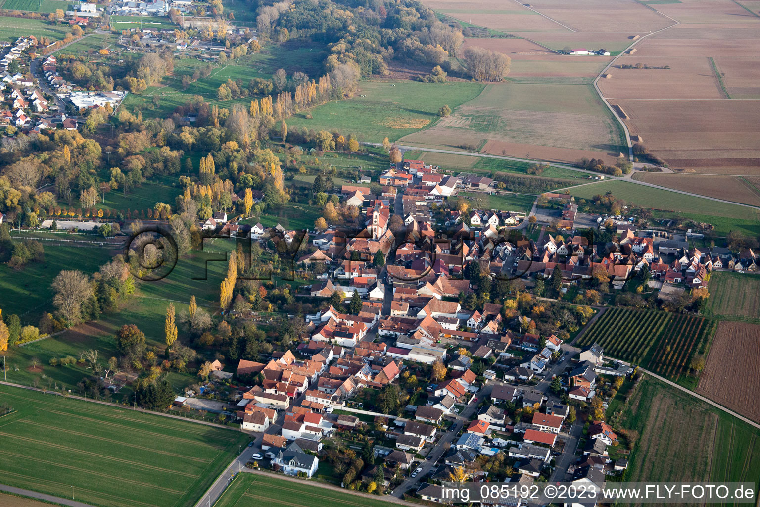 Ortsteil Mühlhofen in Billigheim-Ingenheim im Bundesland Rheinland-Pfalz, Deutschland aus der Luft
