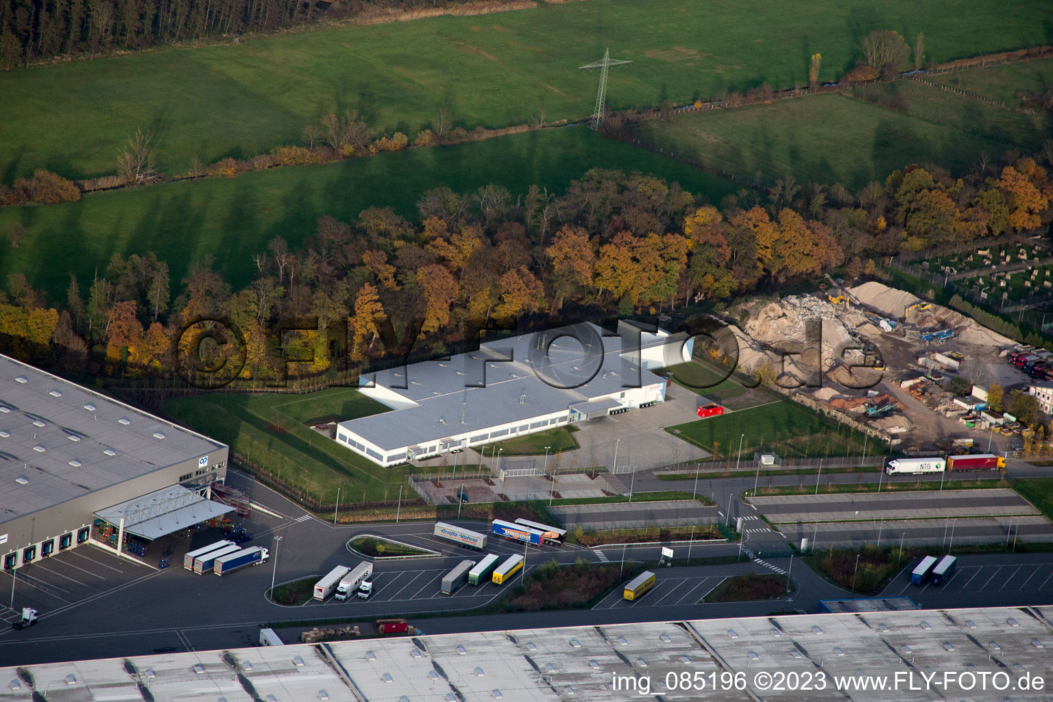 Schrägluftbild von Minderslachen, Gewerbegebiet Horst, Alfa Aesar GmbH in Kandel im Bundesland Rheinland-Pfalz, Deutschland