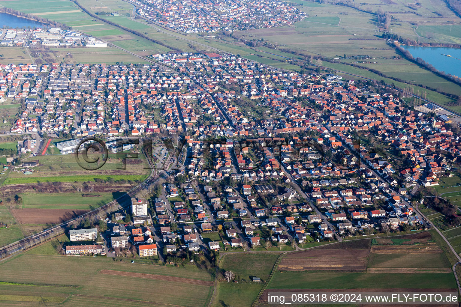 Luftbild von Ortsansicht der Straßen und Häuser der Wohngebiete im Ortsteil Spöck in Stutensee im Bundesland Baden-Württemberg, Deutschland